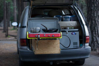 Illustration for article titled For $7,500, This 1995 Toyota Previa Might Make You A Happy CamperÂ